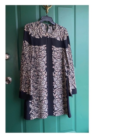 BCBGMaxAzria size small beautiful dress like new - Picture 1 of 7